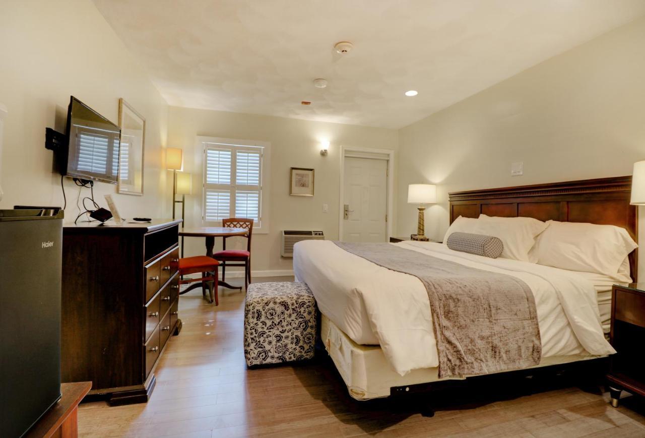 Hamilton Village Inn North Kingstown Extérieur photo