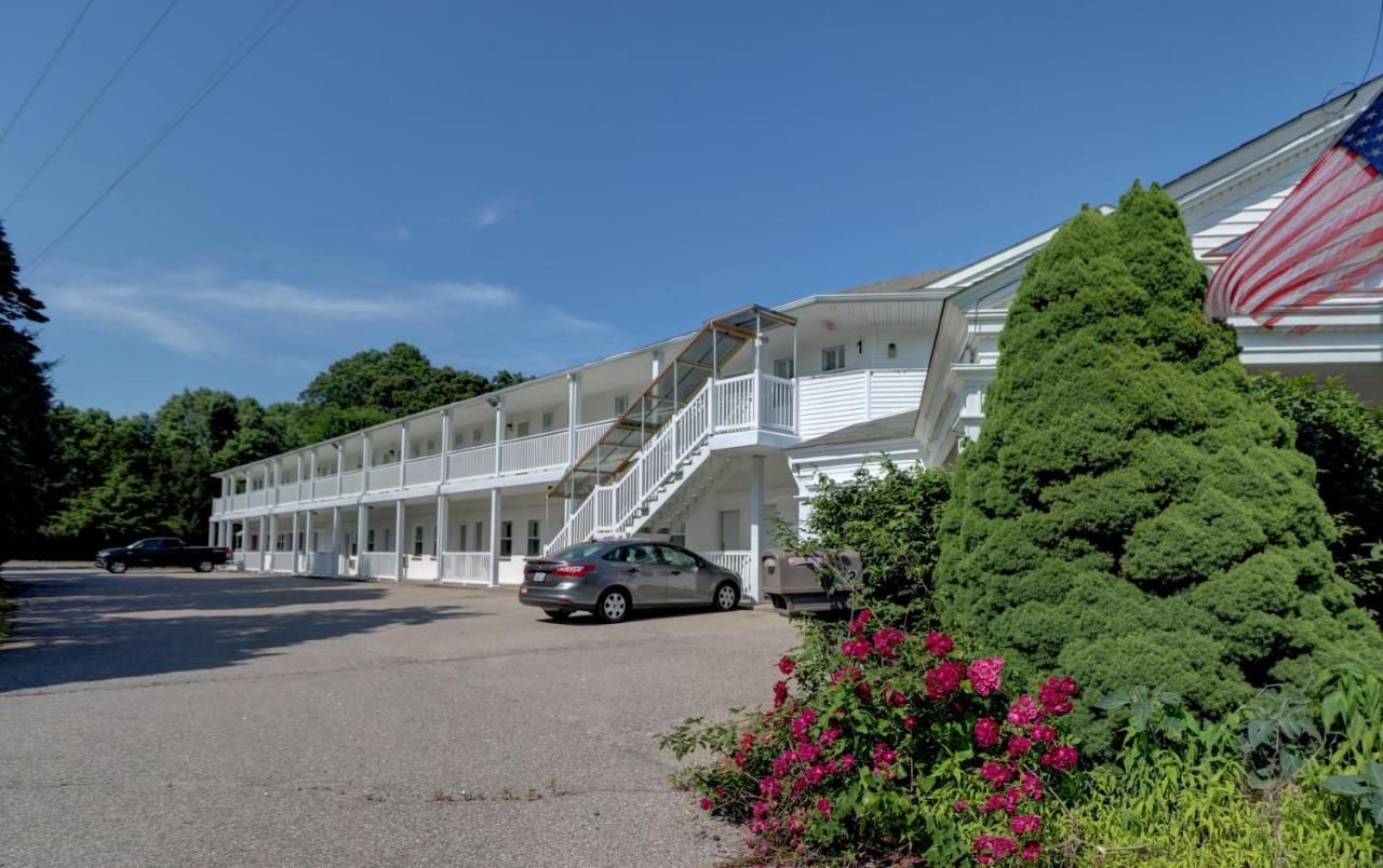 Hamilton Village Inn North Kingstown Extérieur photo