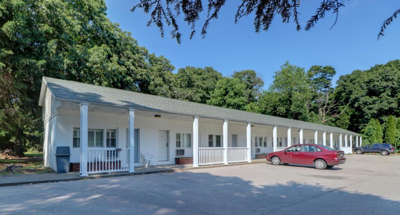 Hamilton Village Inn North Kingstown Extérieur photo