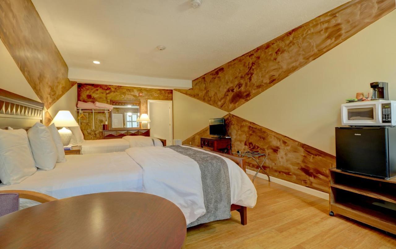 Hamilton Village Inn North Kingstown Extérieur photo