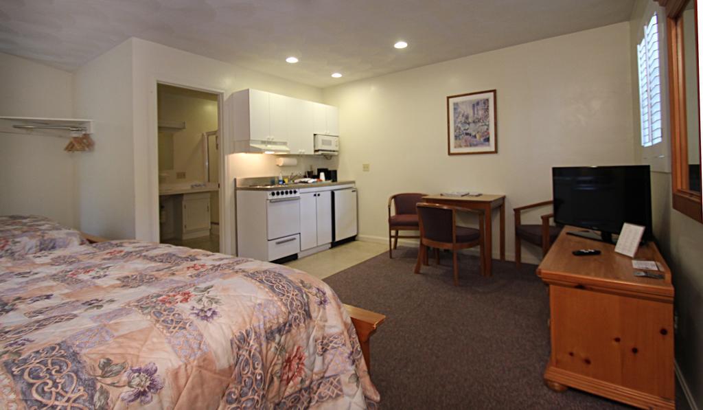 Hamilton Village Inn North Kingstown Extérieur photo